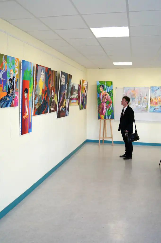 Eric Espinasse - Eric face à ses tableaux