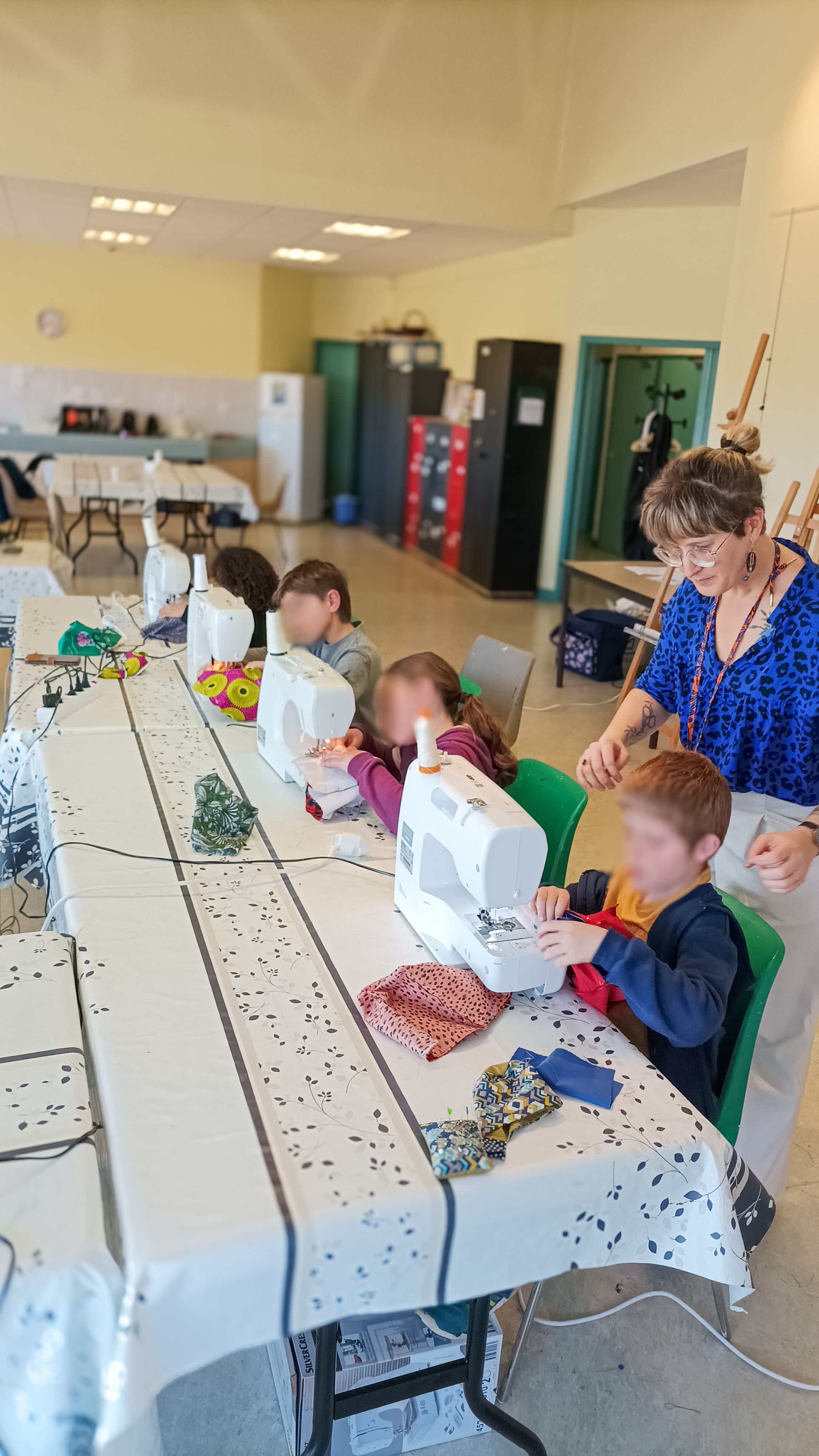 Les enfants font leur paniers